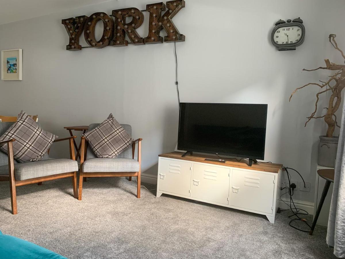Stay In The Heart Of York At The Hampden - Free Parking - York Holiday Home Экстерьер фото