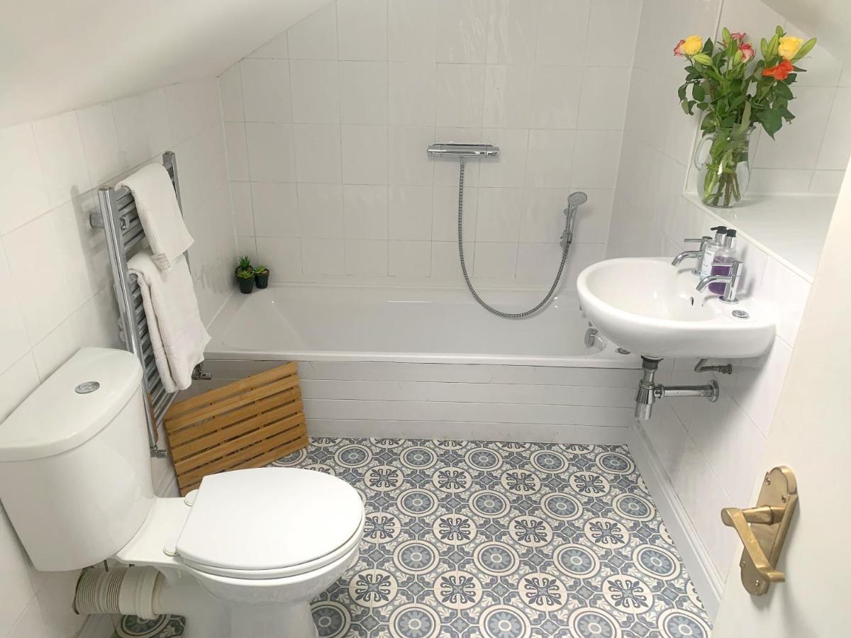Stay In The Heart Of York At The Hampden - Free Parking - York Holiday Home Экстерьер фото