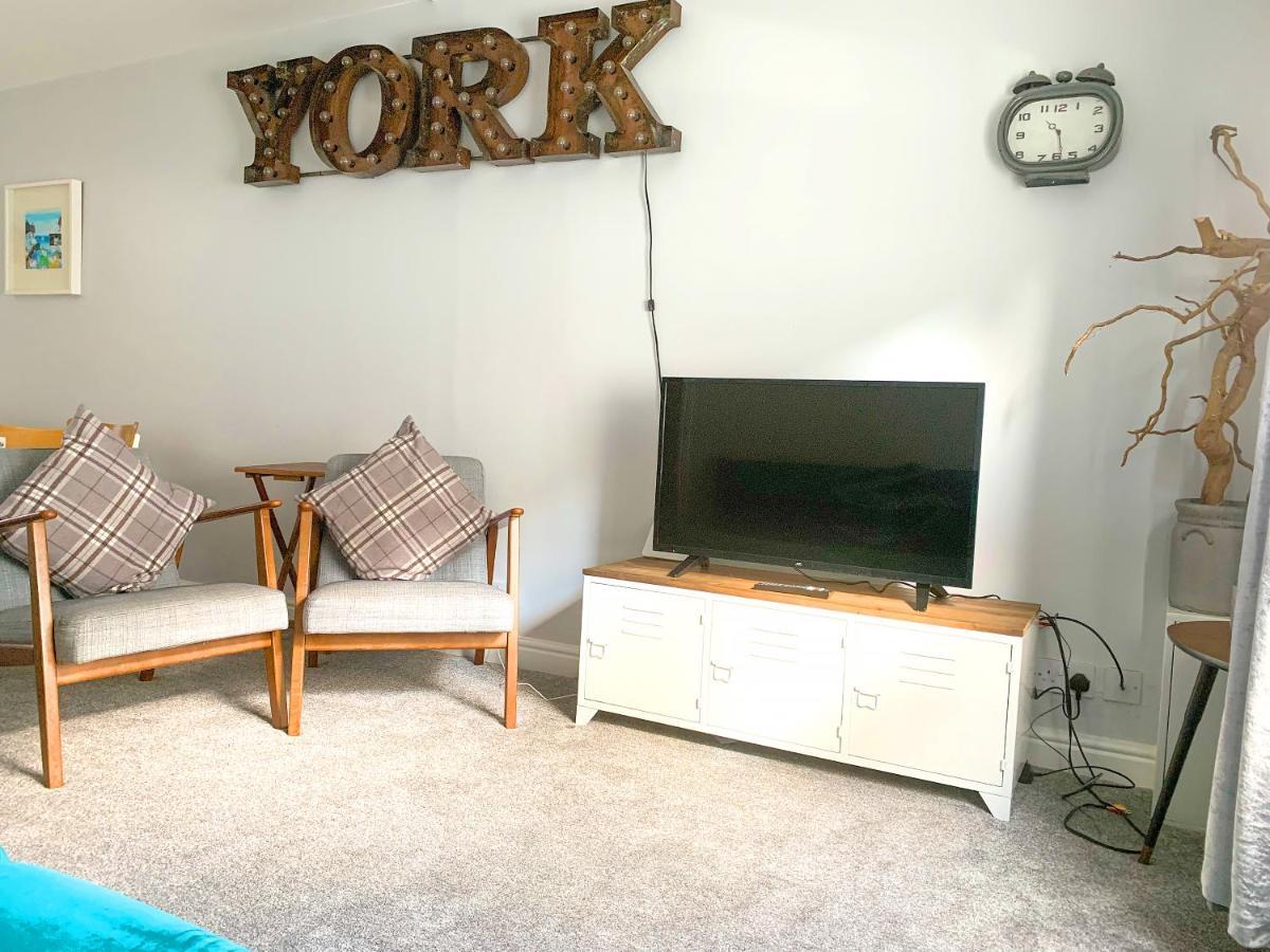 Stay In The Heart Of York At The Hampden - Free Parking - York Holiday Home Экстерьер фото